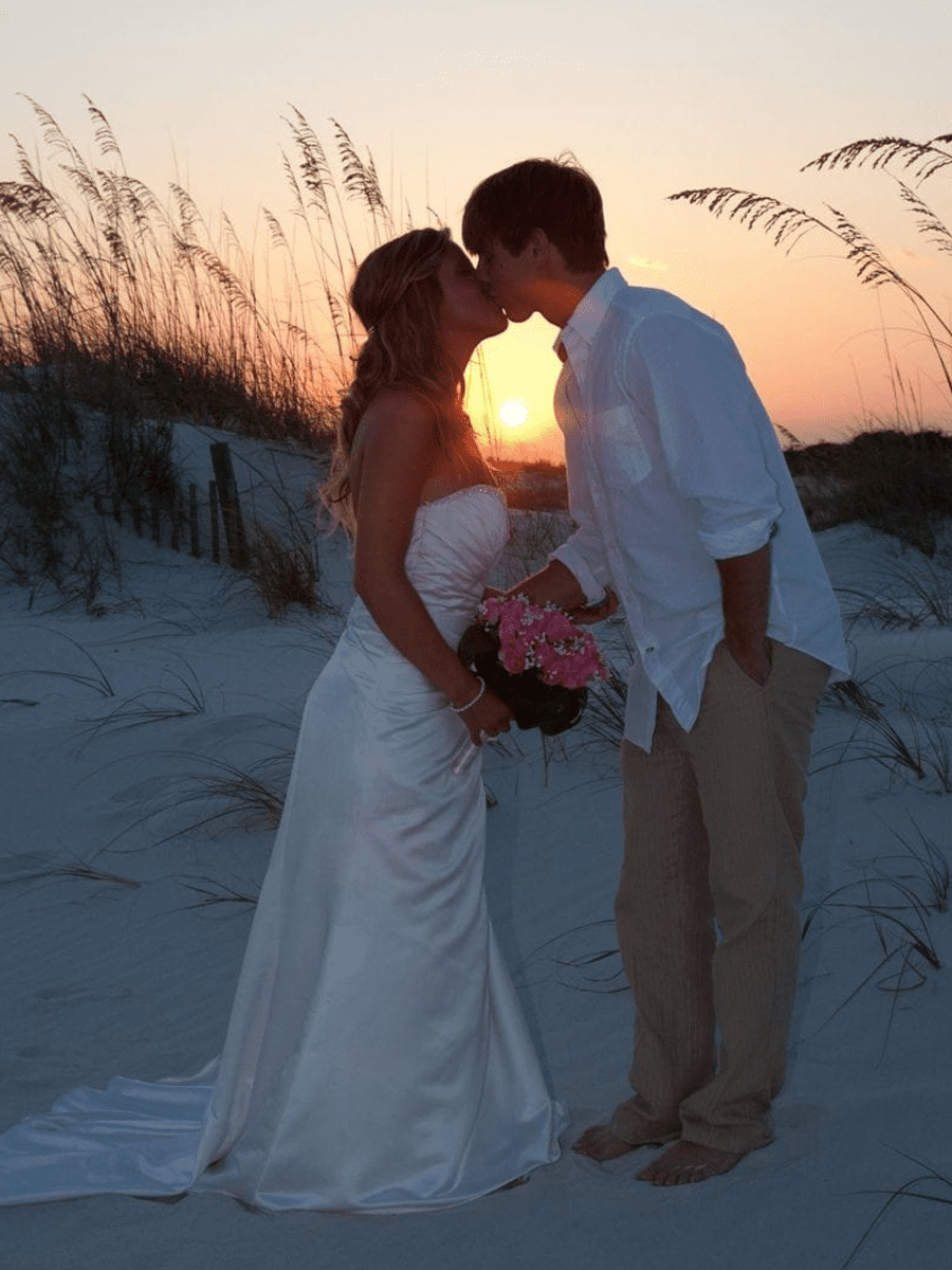 couple-kissing-in-sunset-at-beach a beach wedding in alabama